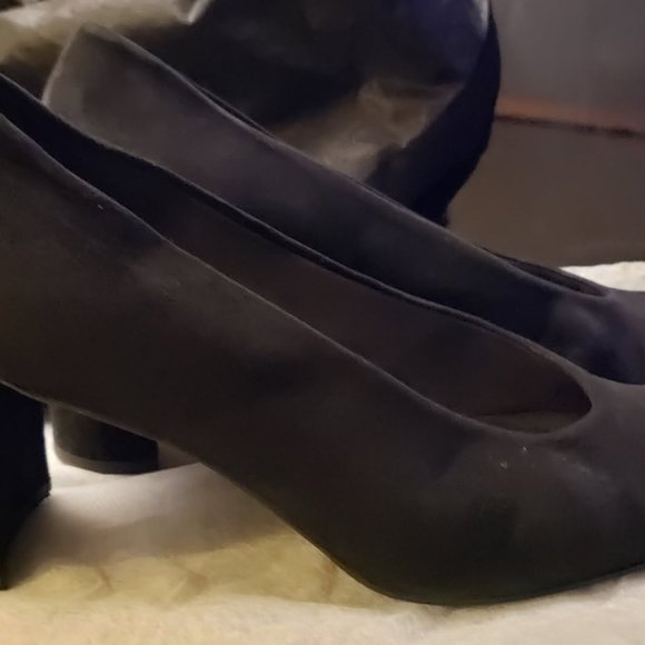 Stuart Weitzman Suede Pumps - Picture 1 of 15